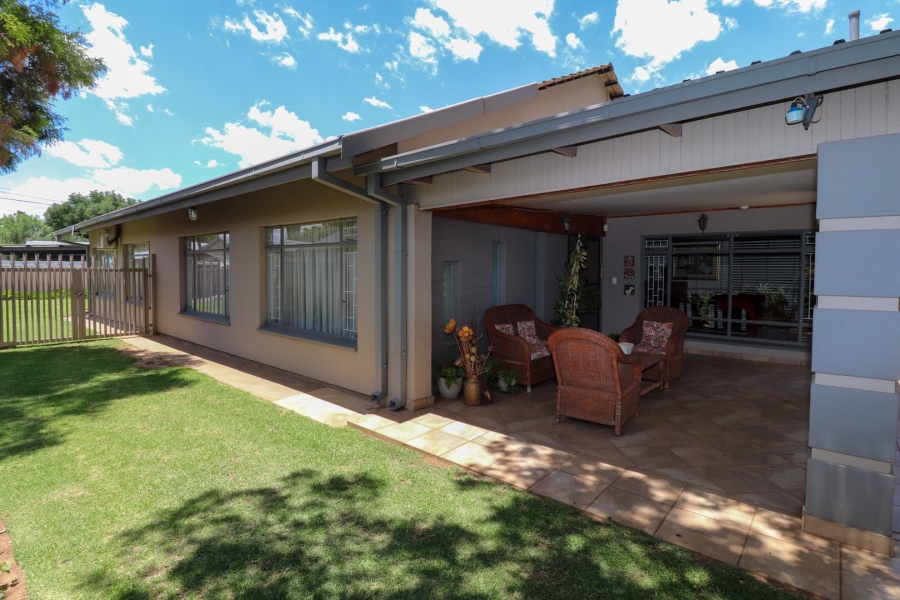 4 Bedroom Property for Sale in Flamwood North West